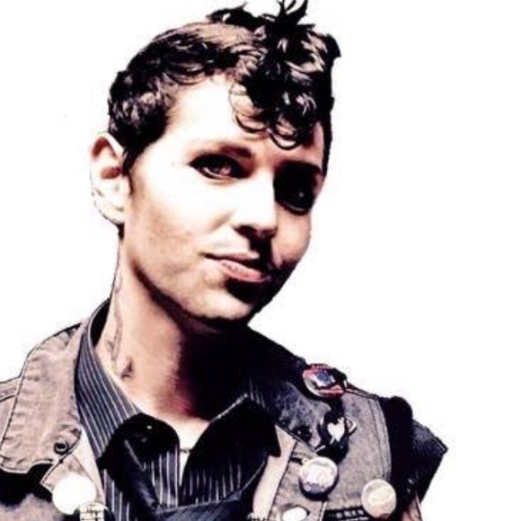 Meet your Posher, Bryony (Bry)! - Picture 3 of 14